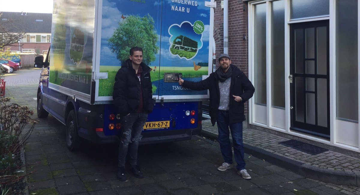 linawijs's tweet photo. Dank aan @TSNGroen voor het lenen van de bus voor het verhuizen van meubels naar onze nieuwste locatie. Heel fijn dat dit mogelijk was! https://t.co/lSnF8NSTAR