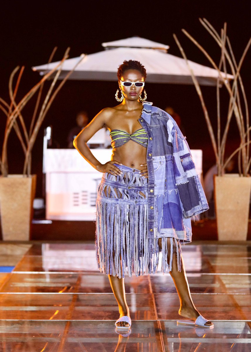 DebonairAfrik's tweet photo. BOYEDOEβs collection on the runway at VOYAGE PRIVΓ FASHION AT SUNSET
Designer: @boyedoe_ (IG)
Photography: @vineimagery (IG)
#africanfashion #voyageprive #accrafashion #debonairafrik #boyedoe https://t.co/rULMRIQohd