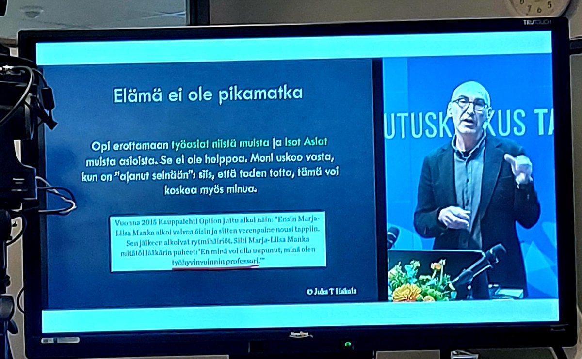 NeuvonenSatu's tweet photo. Käynnissä @TAKKTampere henkilöstöpäivä striimattuna.
Rehtori @oppetinapat esitteli uuden strategian, nyt menossa professori Juha.T.Hakalan tärkeä puheenvuoro kohtuullisuudesta ja terveestä ajankäytöstä #ammatillinenkoulutus,#hyvinvointi https://t.co/89ASDV3m8g