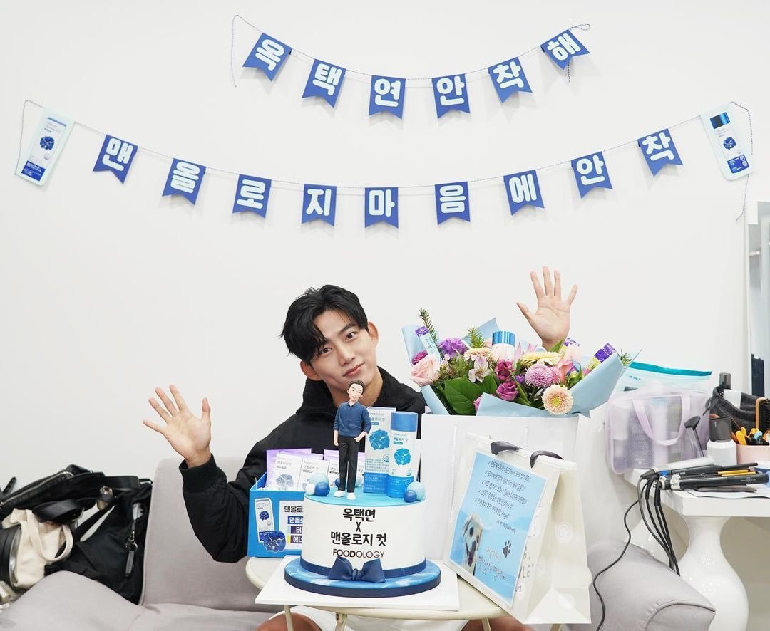 lemonseojuu's tweet photo. Sunny and Junho w/ Foodology products -the brand Seohyun and Taecyeon are ambassadors-😍🥰

#beautyandbooty #radiostar https://t.co/LMy8YBPkc8