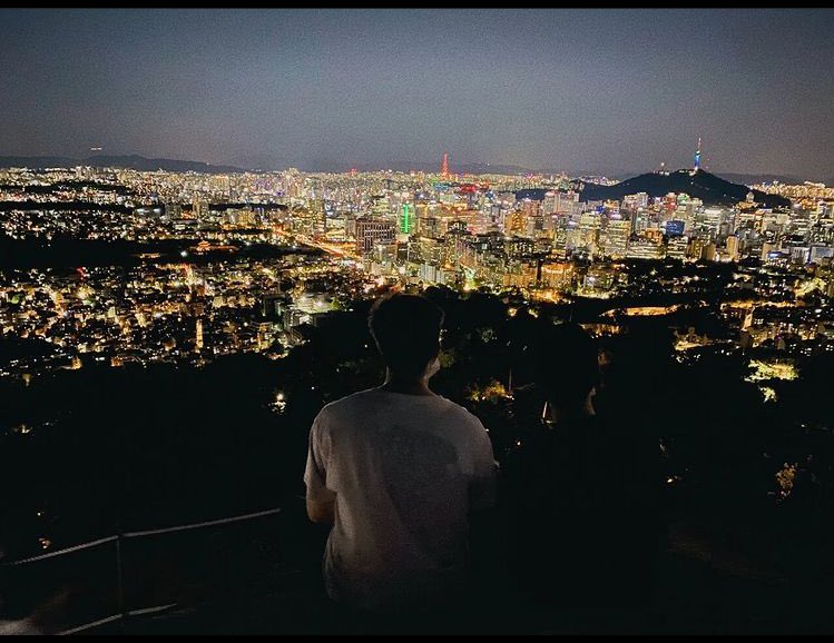 Namjoon en Instagram, tengo curiosidad de con quien está😀 pero bueno me alegra que se la esté pasando bien 💜#NAMJOON