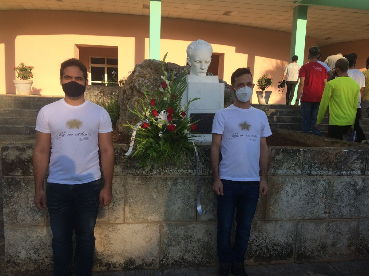 Se despierta la <a href="/universidad_uci/">Universidad de las Ciencias Informáticas</a> rindiendo homenaje al 169 Aniversario del Natalicio del Apóstol #MartiVive en nuestros corazones, en la Juventud, en la FEU, en nuestras ideas 
#Revolucionando 
@ReinaEstradaUCI @GabyJacomino