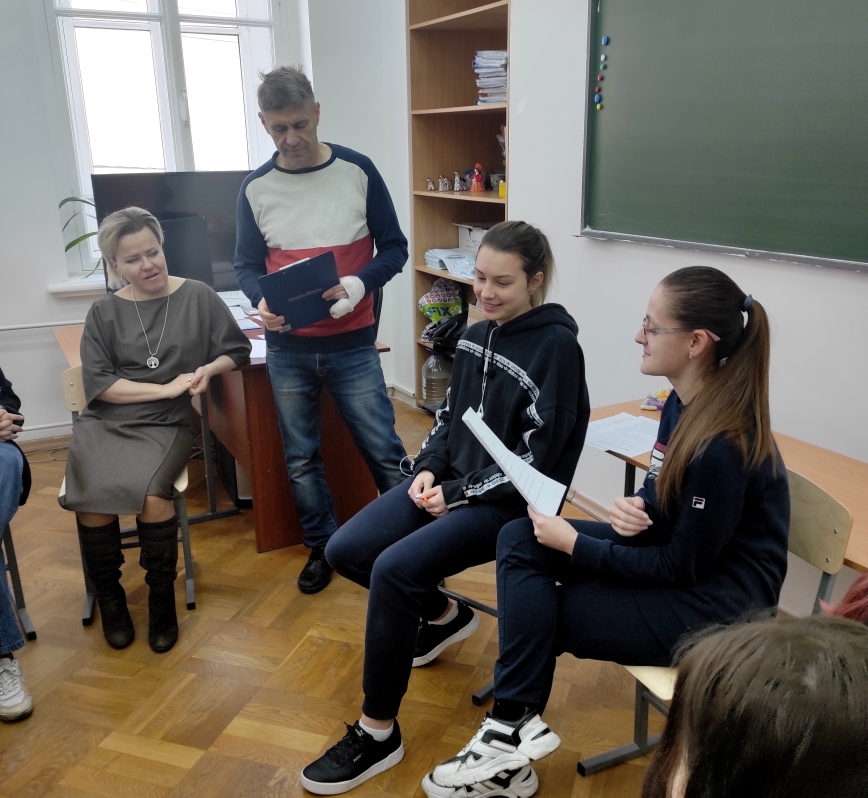 В рамках «Ценностно-орентированной программы для молодёжи по профилактике рискованного поведения, ВИЧ/СПИДа и формированию ответственного отношения к созданию семьи и воспитанию детей» в Пензенском художественном училище им К.А. Савицкого прошёл групповой тренинг «Дорога к Дому»