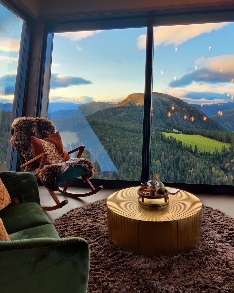 BjelinFlooring's tweet photo. A unique building on a mountain with a magical view! The hardened wooden floor from Bjelin is one of the stylish material choices in this project.

Read more: https://t.co/GHYUQrBUZP

#bjelin #bjelinflooring #hardenedwood #hardenedwoodfloor #woodura https://t.co/OwyW2mvUVu
