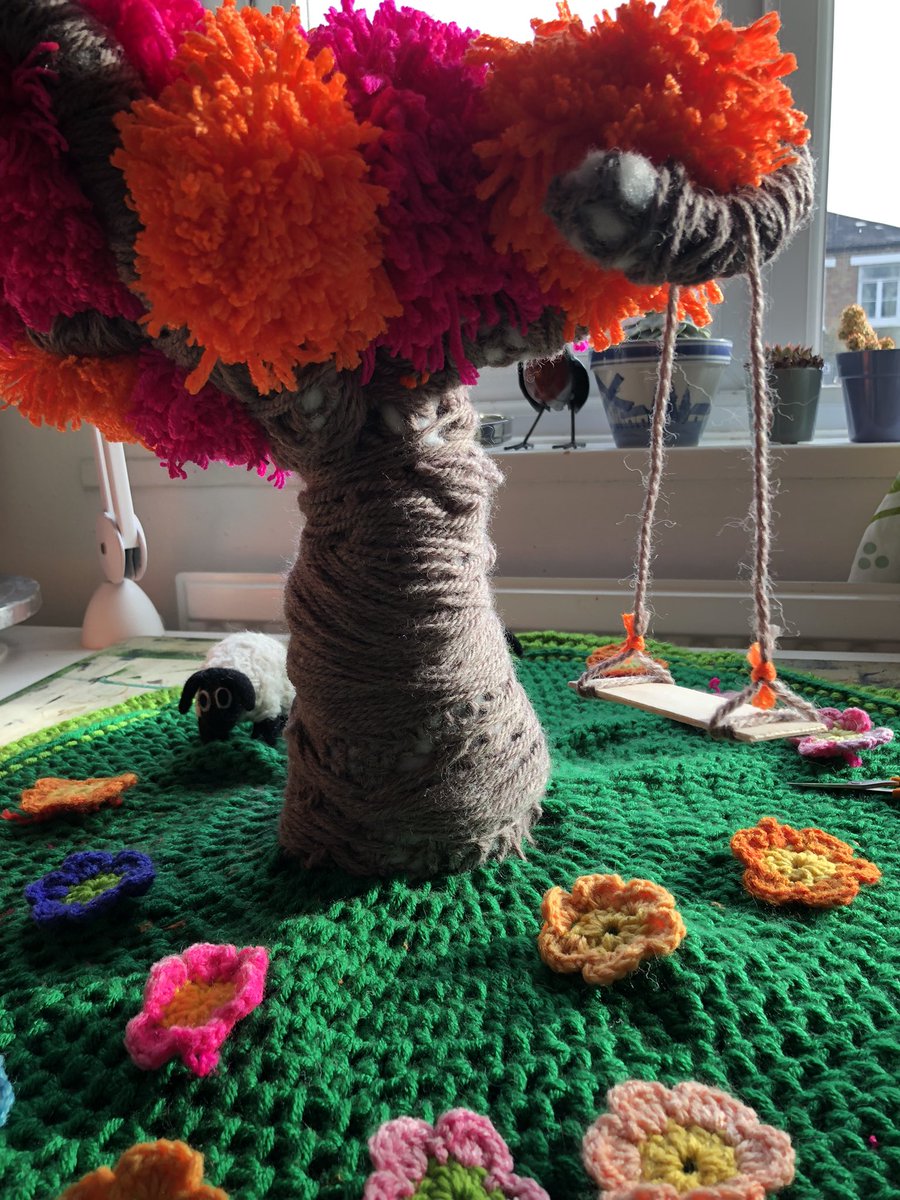 LinaHound's tweet photo. It’s almost ready for the #postbox
@RoyalMail #postboxtopper #joy #communitycraft #sillyness #crochet #crochetforkindness #yarnbomb https://t.co/JMMRqBMdGt