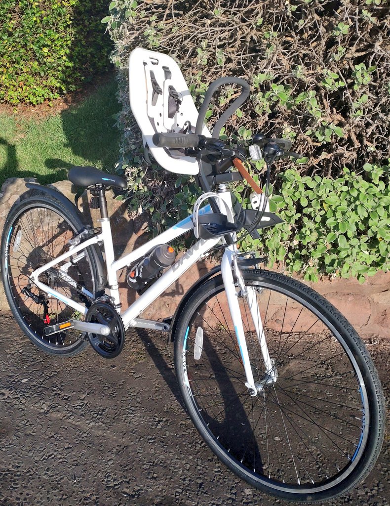 Cute combo of <a href="/dawescycles/">Dawes Cycles</a> Discovery 101 with <a href="/Thule/">Truong Thi Le Thu</a> childseat 🤍