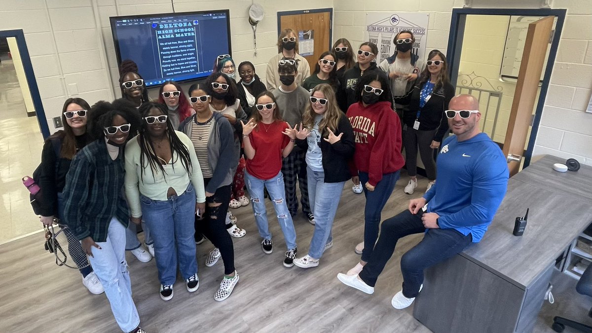It’s @VANS_66 Friday <a href="/DHSHappenings/">Deltona High School Happenings</a> and some of our <a href="/dhs_avid/">Deltona High AVID</a> students showed up with some spirit this morning for our Alma Mater with their 😎 on inside. #vansfriday 👊🏼