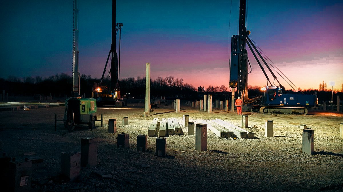 AarsleffUK's tweet photo. 'Photo of the Week' ๐ธ
Thank you to Paul Gulliver for taking this epic photo of Aarsleff installing 5000No. 250mm #precastpiles for a project located in #Peterborough.
To discuss a project: https://t.co/kPrXMQZhDA
#groundengineering #drivenpiling https://t.co/pVJzBCo73R