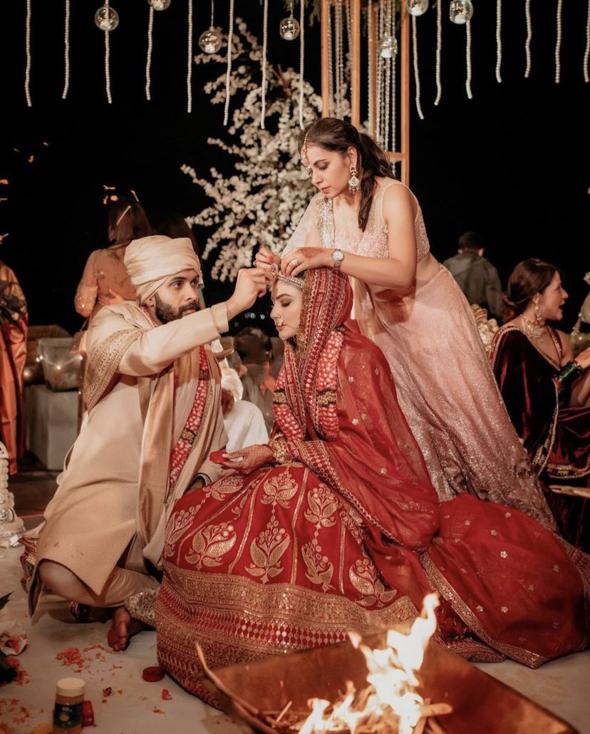 BeAttractive_'s tweet photo. #MouniRoy shares these adorable shaadi pictures! The lovely couple got married in a beautiful ceremony in Hilton Goa. Love is in the air 💝

#MouniRoywedding #mounikishaadi https://t.co/ujgl8jUs3U