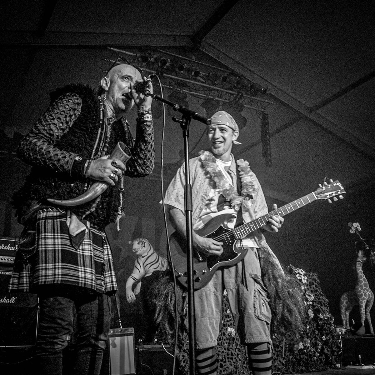 Loran Bérurier Noir et Bruno Ludwig von 88 au festival Zikenstock en mai 2019.
Photo par José Rivelon.

Vinyles, Cd et Tshirt Ludwig &amp; Béru dispo sur archives.zonemondiale.fr