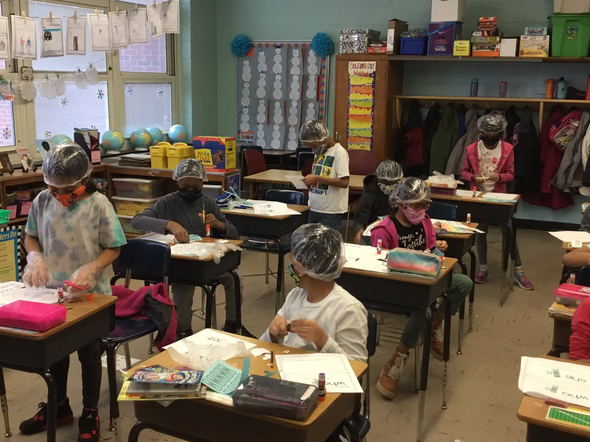 MrsHeagen's tweet photo. We had a successful morning of surgery. All contractions have been worked on with care. #contractionsurgery #thirdgradedoctors #funfriday @WoodbineRockets https://t.co/5MwTIdqQJj