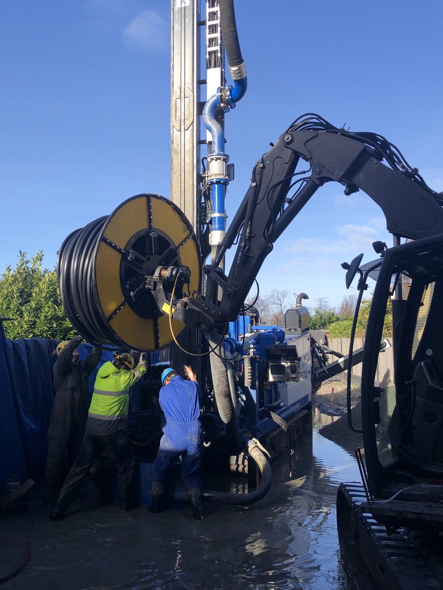 Indrukwekkend, 130 m. de grond in. Aardwarmte systeem wordt aangebracht in Herenstraat #Voorhout. #innovatie #energietransitie 👍