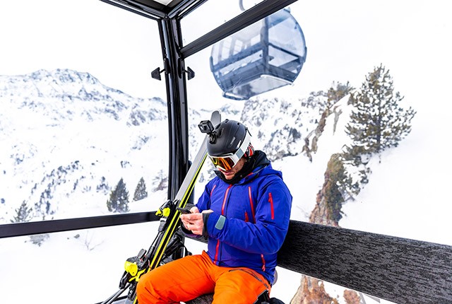 SkiinfoFrance's tweet photo. Quelles sont les applications mobiles pour s'informer en temps réel, pour mesurer ses performances, pour augmenter sa sécurité, ou bien, pour s'équiper responsable pour les sports d'hiver ?
Un petit inventaire sur #Skiinfo #Magazine #Digital
https://t.co/pCLSnlzKrA https://t.co/fOV6W2OnWY