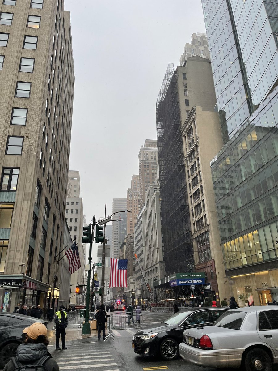 MikeBurke06820's tweet photo. Fifth Avenue in preparation for slain NYPD Officer Riversโs funeral. NYC honors itโs heroes like no other place. #respectfirstresponders https://t.co/jAeXeO1try