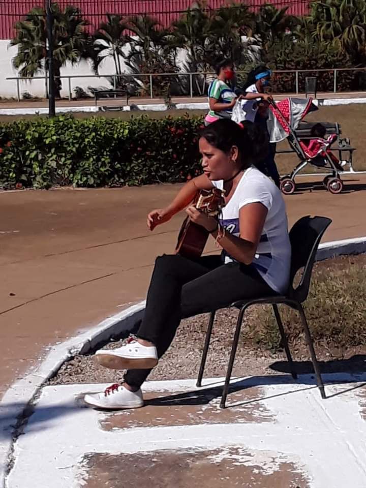 AlbertoUjc's tweet photo. Profesores y estudiantes del Instituto Politécnico "Zenén Mariño Vargas" rinden Homenaje  al natalicio de nuestro Apostol José Martí. #CubaViveEnSuHistoria
#ujcbaragua https://t.co/jmMgPUIJEp