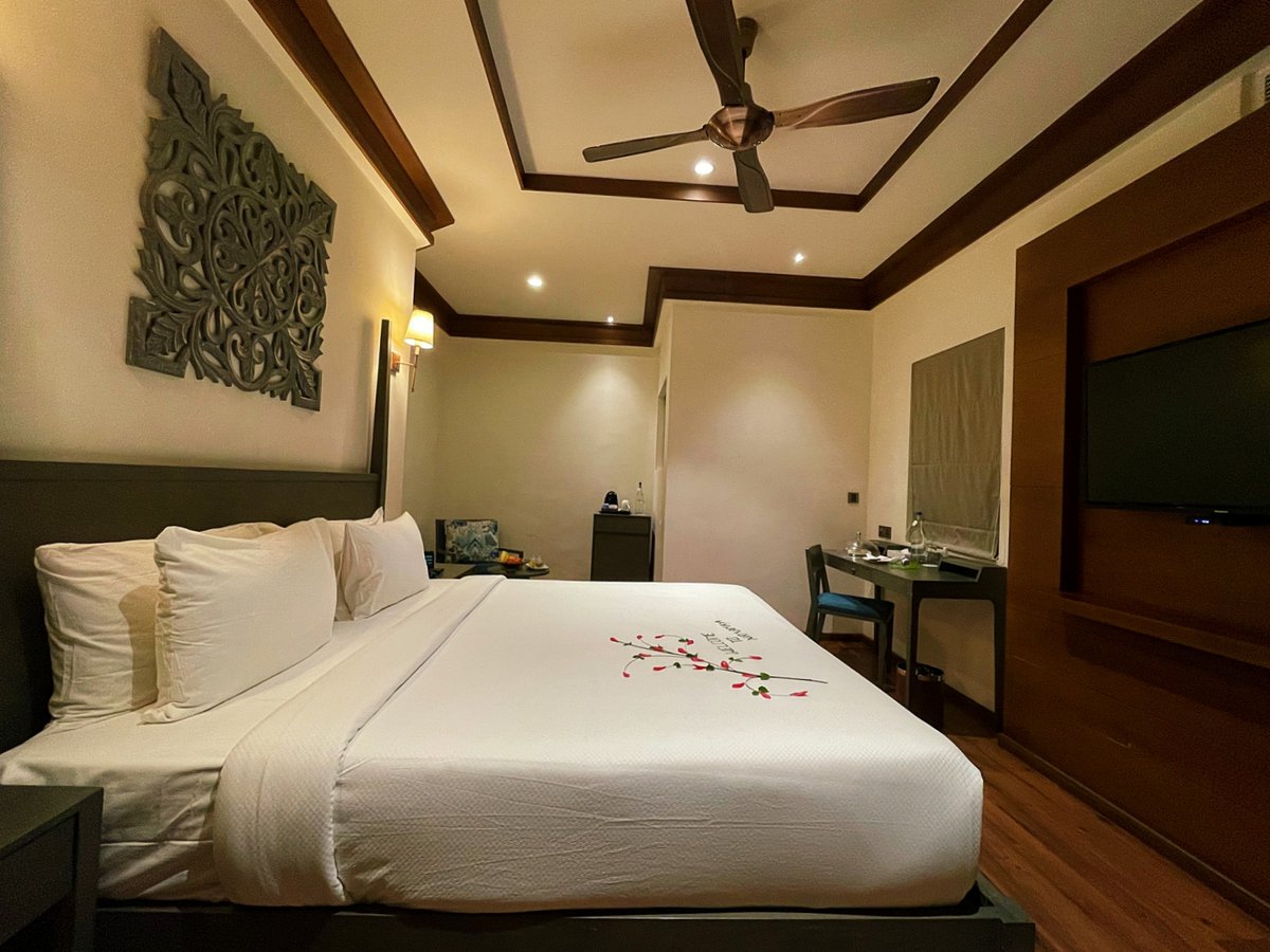 veidehigite's tweet photo. Last few days were well spent in the Premium Waterfront Villa 9006 (with a Private Pool) of Niraamaya Retreats Samroha in God's own country. #niraamayaretreats #niraamayasamroha @NiraamayaForU @Samroha_NWR #keralatourism #travelwithkrazybutterfly #lifestyleinfluencer #luxuryblog https://t.co/Ci9k03Y6x1