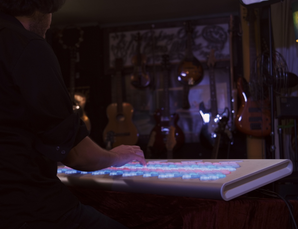 LumatoneKeys's tweet photo. One of our favourite #Lumatone Artists is the ultra-talented Mike Battaglia. The way he weaves microtonality so tastefully into pop and jazz sounds is one of the big dreams of Lumatone already realized. Make sure you check his videos out. 🙌 https://t.co/1NZRwmX3qm