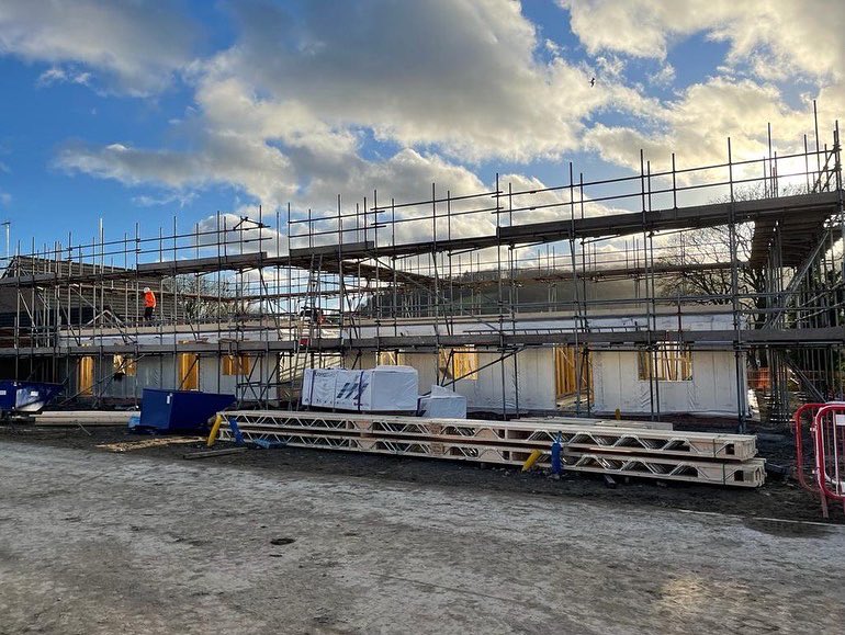 LtdDeva's tweet photo. 🚨🚨New Site Alert 🚨🚨
Wrenbury Way - For @AnwylPartners
12 Timberframe plots currently erected....only 22 more to go 🤯
Great work as always from our lads on site 💪🏻
Follow our page to see more updates over the coming weeks.
#Timerframe #Devascaffolding #Anwylpartnerships https://t.co/zkqXu7haA8