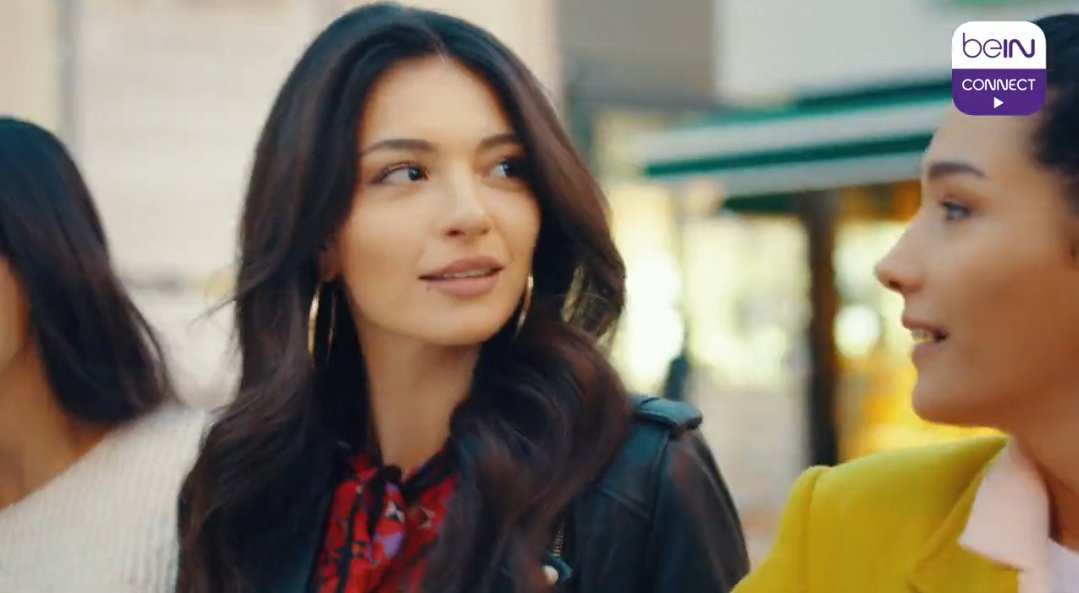 novelasxseries's tweet photo. Aybüke mirando a Melisa somos todos #HayallerVeHayatlar #melbuke https://t.co/XDM9cChBIl