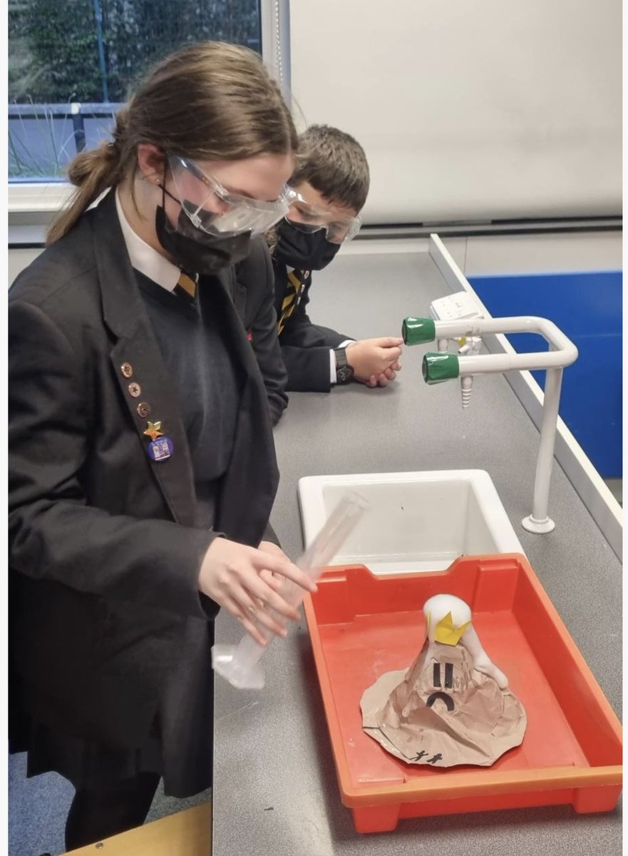 Club of the Week: Collaboration at Science Club. This week, students in Years 7 and 8 made volcanoes using bicarbonate of soda and white vinegar. They voted to decide which group was the winner. Thanks to Mr Rose for the photos and the update!
