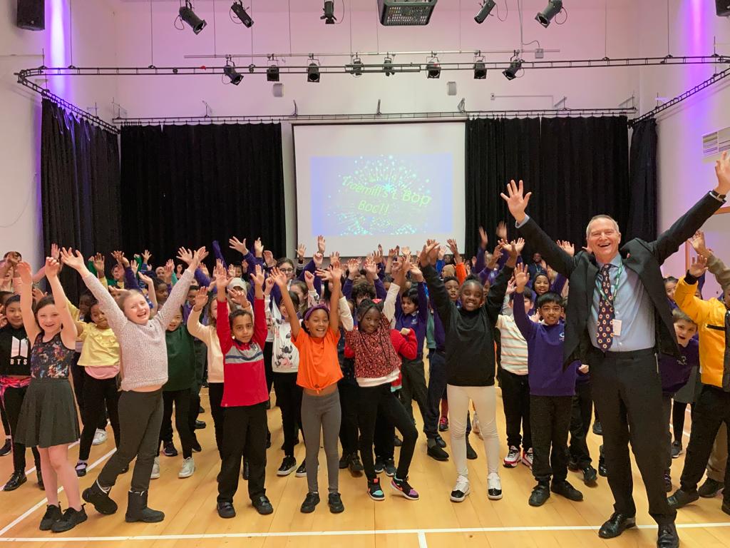 Chris Barnham (@chris_barnham) on Twitter photo I had great fun with the bopping children of <a href="/TidemillAcademy/">Tidemill Academy</a> - among the many schools getting #Lewisham2022 off to lively start.
(I confess - they were better boppers than me 😁) I had great fun with the bopping children of <a href="/TidemillAcademy/">Tidemill Academy</a> - among the many schools getting #Lewisham2022 off to lively start.
(I confess - they were better boppers than me 😁)