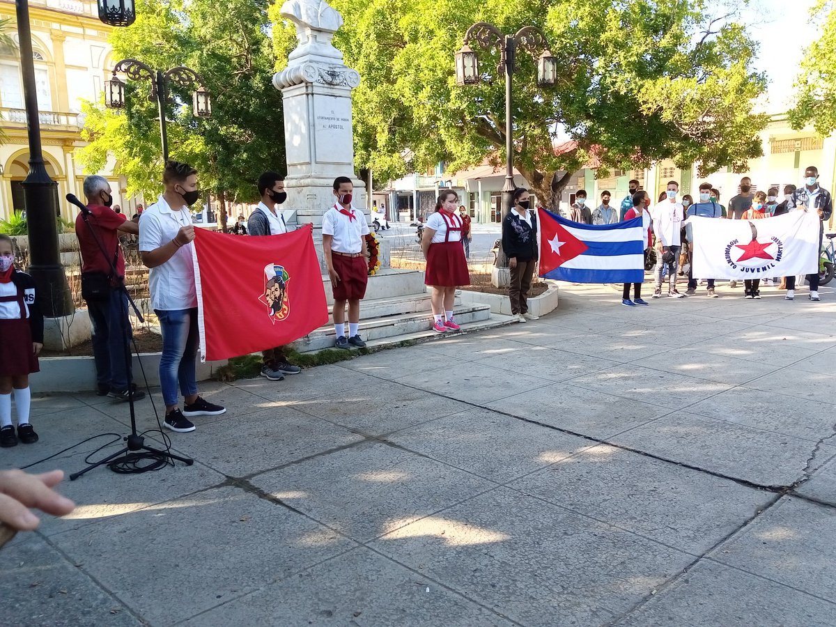 MagdalenaMato's tweet photo. Se realiza acto en homenaje a nuestro apóstol José Marti, en su 169 aniversario.
#MartiVive
#Antorchas2022 
#CiegodeÁvila https://t.co/tFmyEVBmeL