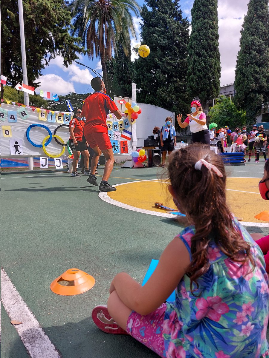 DeportesBA's tweet photo. Los chicos y chicas del Polideportivo #Dorrego ya viven el #Cierre de #ColoniasBA. https://t.co/dtBUAkCFKb