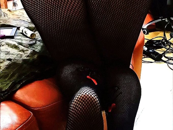 I'm online right now on SkyPrivate - pay-per-minute system for Skype live shows. Call me right now in