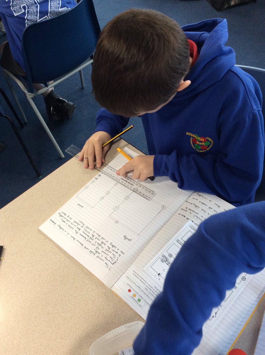 Year 6 have been testing and fixing faulty circuits in science!