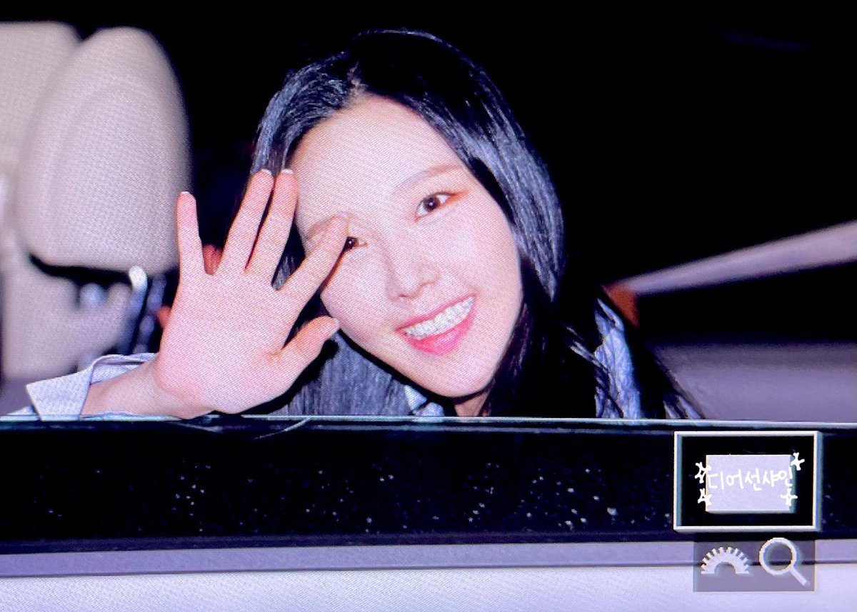 _Dear_Sunshine_'s tweet photo. 220128 난니 퇴근

따뜻하게 입고다니기 🌼💛

#모모랜드 #MOMOLAND 
#나윤 #김나윤 #NAYUN #난니 https://t.co/hznxNPoUBJ