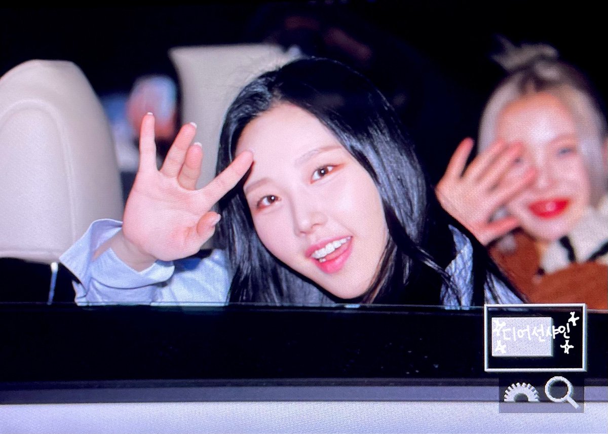 _Dear_Sunshine_'s tweet photo. 220128 난니 퇴근

따뜻하게 입고다니기 🌼💛

#모모랜드 #MOMOLAND 
#나윤 #김나윤 #NAYUN #난니 https://t.co/hznxNPoUBJ