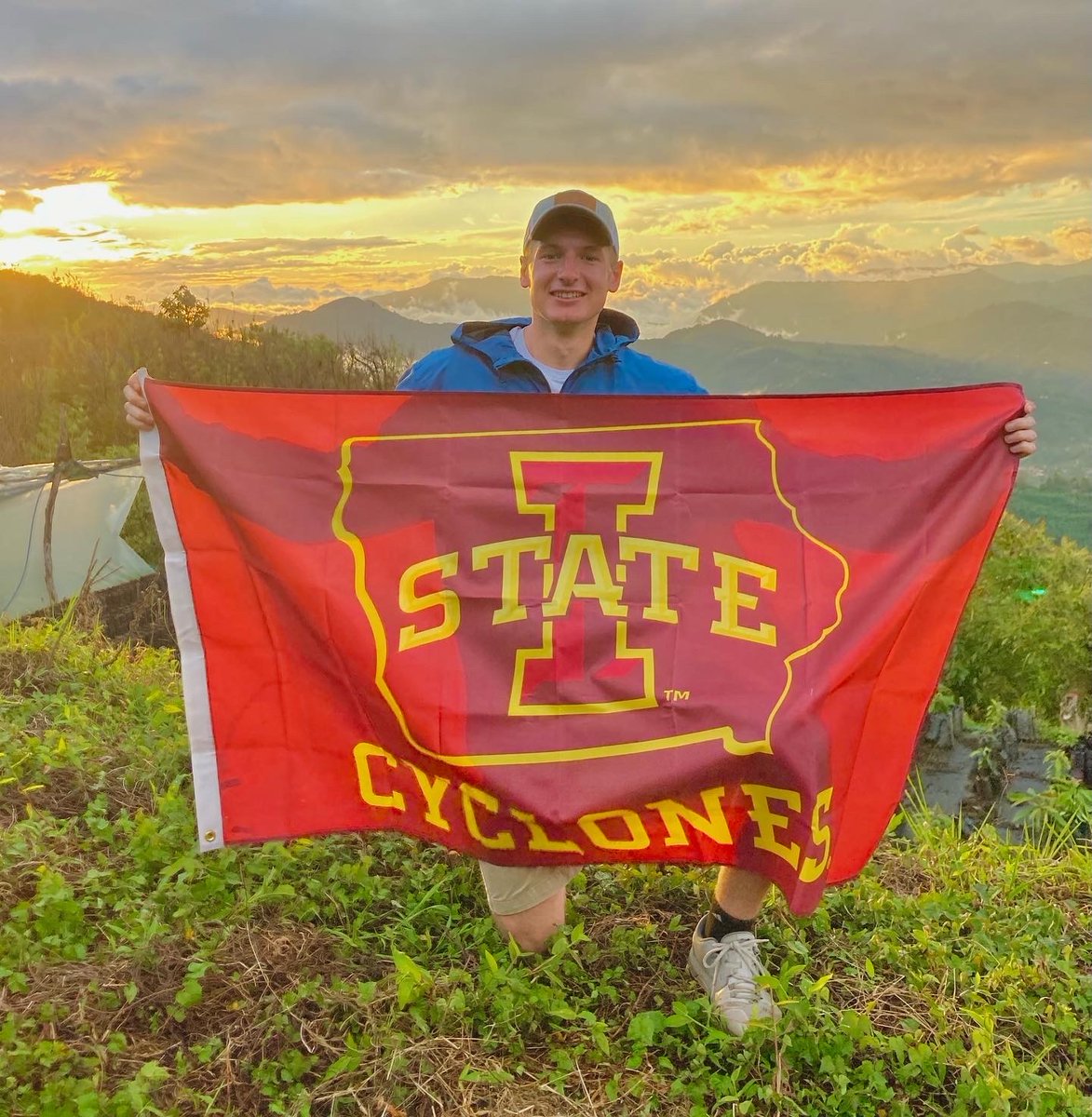 IowaSoybeans's tweet photo. The 2022 ISA Rising Star Award is presented to Nathan Behrends of Wiota. Nathan is currently pursuing a degree in Ag Studies at @IowaStateU and hopes to continue sharing his experiences to bridge the knowledge gap between producers and consumers. https://t.co/NgGpfHgM57