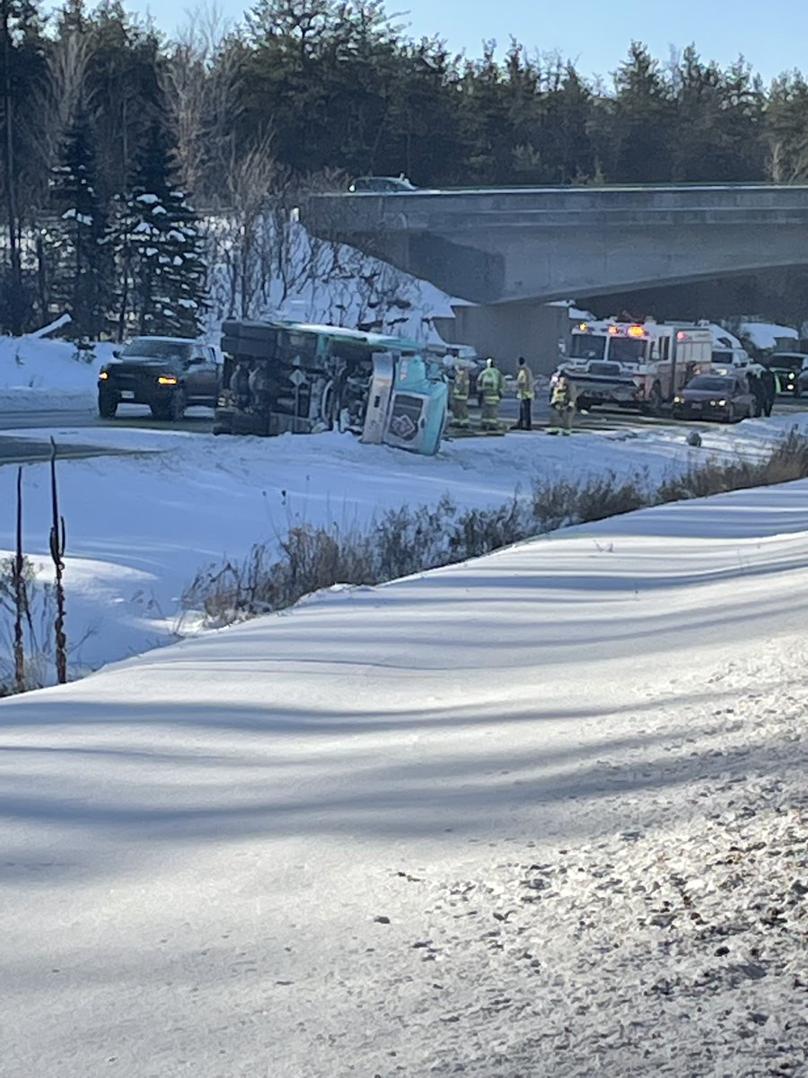 OPP_ER's tweet photo. #OttawaOPP responding to a fuel tanker rollover on #Hwy416 northbound near Fallowfield. One lane blocked. Emergency crews cleaning up spilled fuel. #slowdown ^sc https://t.co/3HJsK3qZVc