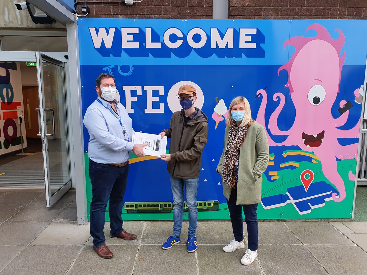 DublinCollegeDL's tweet photo. Congrats to Jason Doran, Sound Engineering student at DFEi and one of our #DFEiHealthWeek22 winners! Jason will be partying like it's 2019 at The Kooks gig this Saturday, having won two tickets. 
#GoFurtherClimbHigher https://t.co/6QZQwz68y3