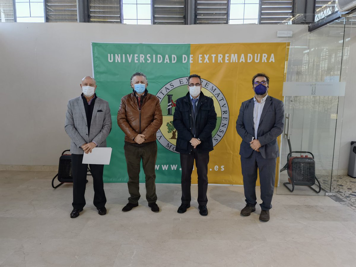 DGDigitalEx's tweet image. Esta mañana en el evento de #StoTomás de la @infouex este año en Badajoz con @JesusAlonsoS y @maldonado_eco de la @Junta_Economia @Junta_Ex