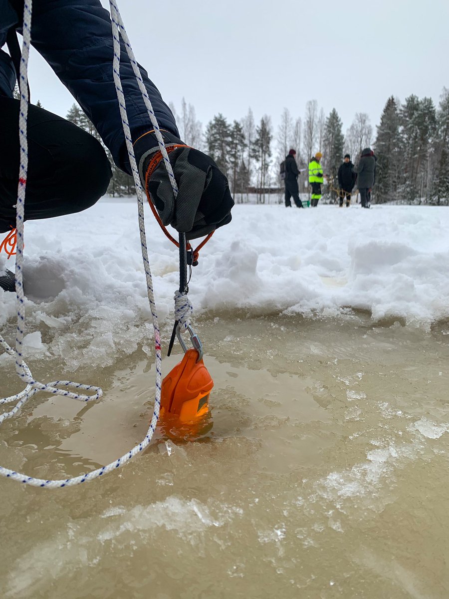teemurasane's tweet photo. Tänään taas hakemassa etäopiskelulle vaihtelua luonnonluokkahuoneesta. Tykkään 👍 Ei tarttunut matikka 🦈 vaikka oli näin herkullinen syötti. Dataa vedenlaadusta kuitenkin! @SavoniaAMK #ympäristötekniikka #ympäristömonitorointi https://t.co/hbOAn4KLAX