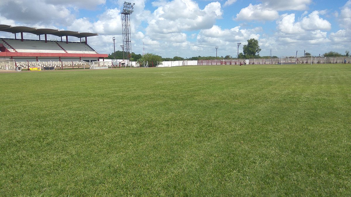 El Goyenola radiante esperando que ruede la pelota... Felicitaciones al "Morrón Pereira" y si equipo por el cuidado del campo de juego. <a href="/AlvaritoGil1/">Alvaro Gil</a> @