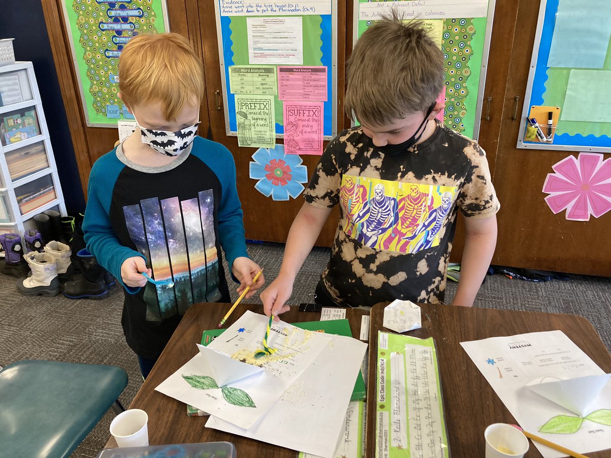 JoAnnLiffner's tweet photo. In science class yesterday, our kiddos learned how and why flowers are pollinated with a fun “hands-on” activity! 🌸🐝❤️ #scsforward #smallschoolBIGIMPACT #thirdgraderocks #mysteryscience #powerofflowers https://t.co/BQ6fStU1FJ