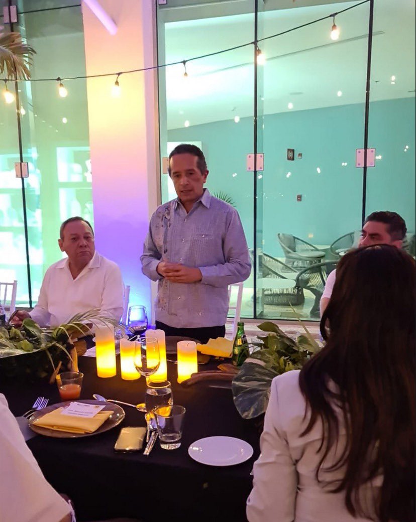 lumendoz's tweet photo. Supongo que a manera de disculpa, antes de entregarle el estado a @PartidoMorenaMx . El gober @CarlosJoaquin pagó e inauguró la plenaria del  @GPPRDmx en el LUJOSO hotel LIVE AQUA CANCÚN. 
3 noches promedio x persona $50 mil pesos, hagan cuentas x 20 habitaciones https://t.co/0K2uTnVLzb