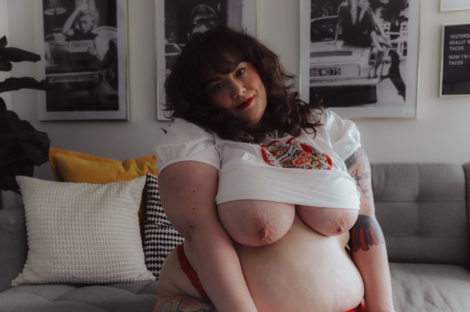 FayeDaniels’s pics and videos