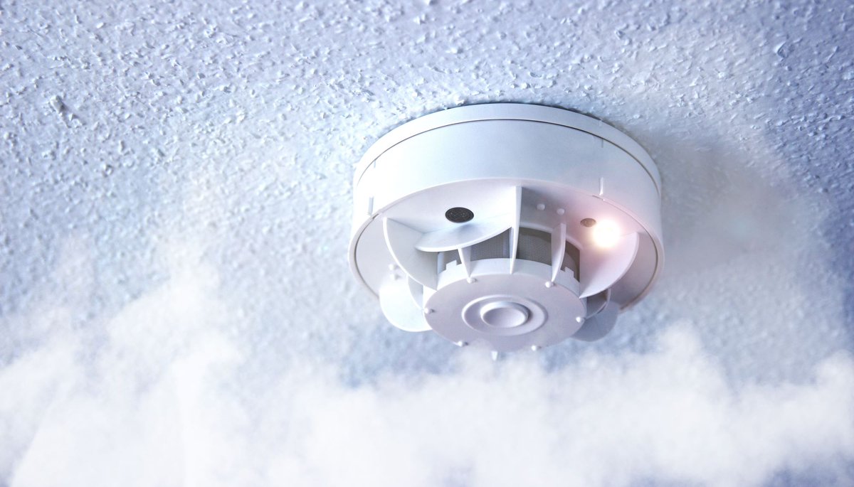 Hunter_Security's tweet photo. How useful would it be if your traditional ceiling smoke detector communicated with your home’s security system? Well now it can with the simple addition of the Wireless Smoke Ring! https://t.co/gqKPqBS5J2