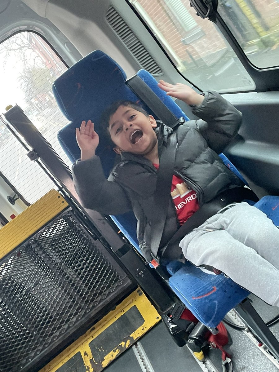 LyndhurstMind's tweet photo. Some of our KS1 children really enjoyed their morning at @ManUtd Emerging Talent Programme! We had the only girl there and it didn’t phase her one bit! 🙌🏻They will definitely sleep tonight 😆😴 #MakingMemories #ShapingTheFuture #ReadyForLife @FocusTrust1 @LyndhurstOldham https://t.co/9ywgaaTrxD