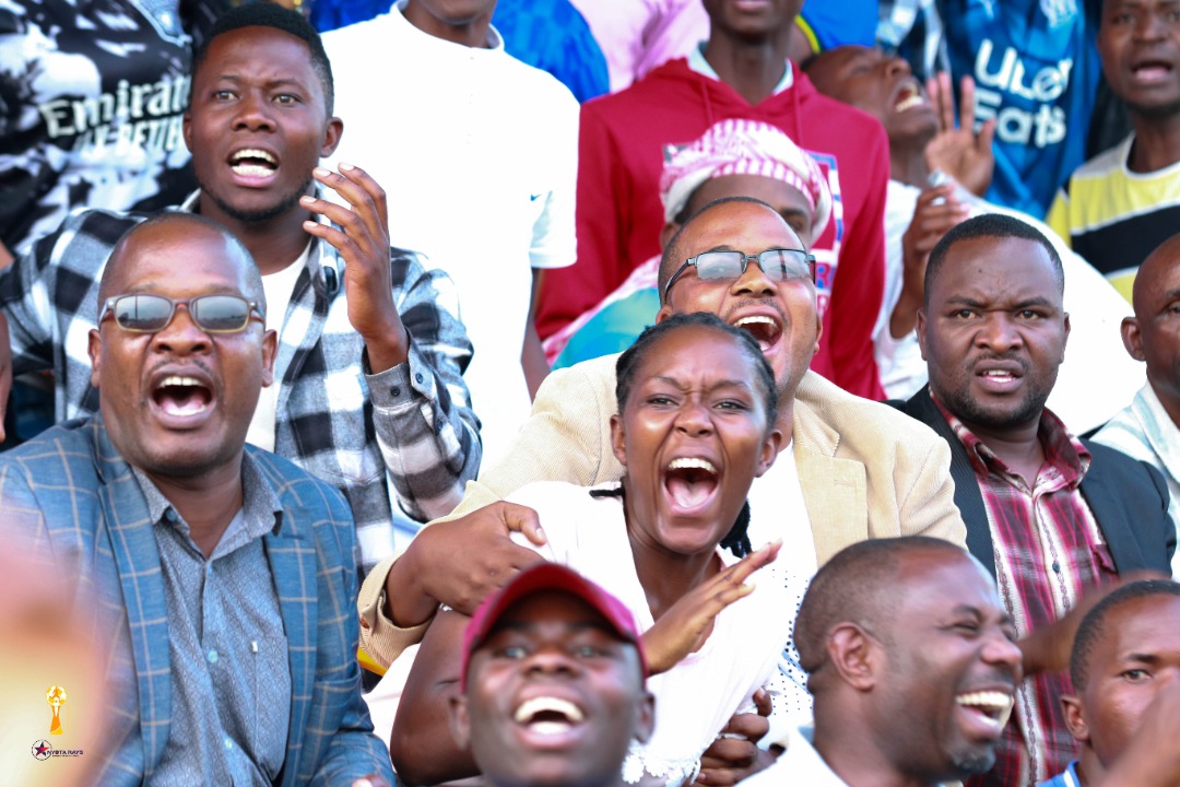ChuoChallenge's tweet photo. 🔜 #ChuoChallengeCup2022 FINAL

↪️ CBE Mwanza FC (@cbe_mwanzaupdates) Vs KALIUA FC (@Kaliua University)

🏟️ Nyamagana, Mwanza
⏲️16h00 / 10 Jioni https://t.co/IEAlGSg1Z0