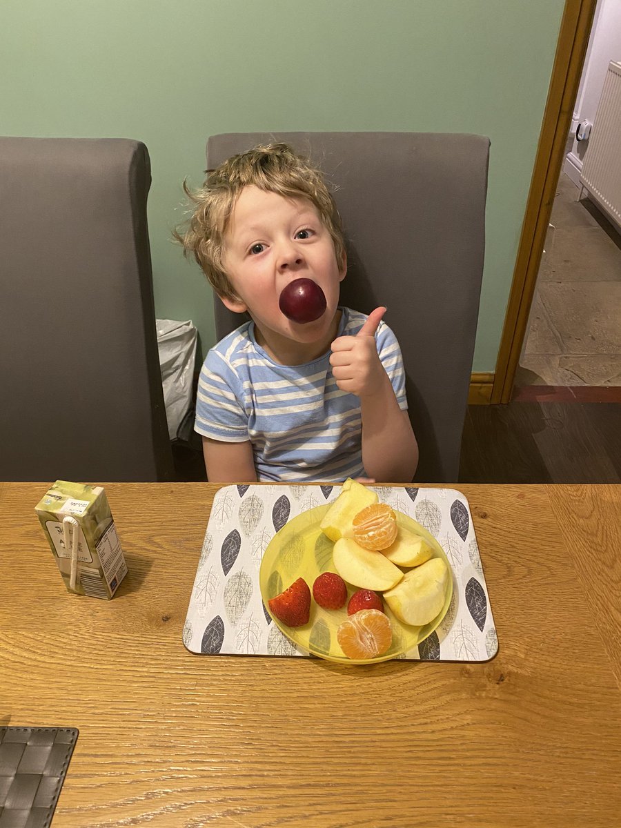 franlavan's tweet photo. T’s healthy breakfast @yr1melthamce fruit salad &amp; apple juice, same as most days! https://t.co/n2XYut9Ewt