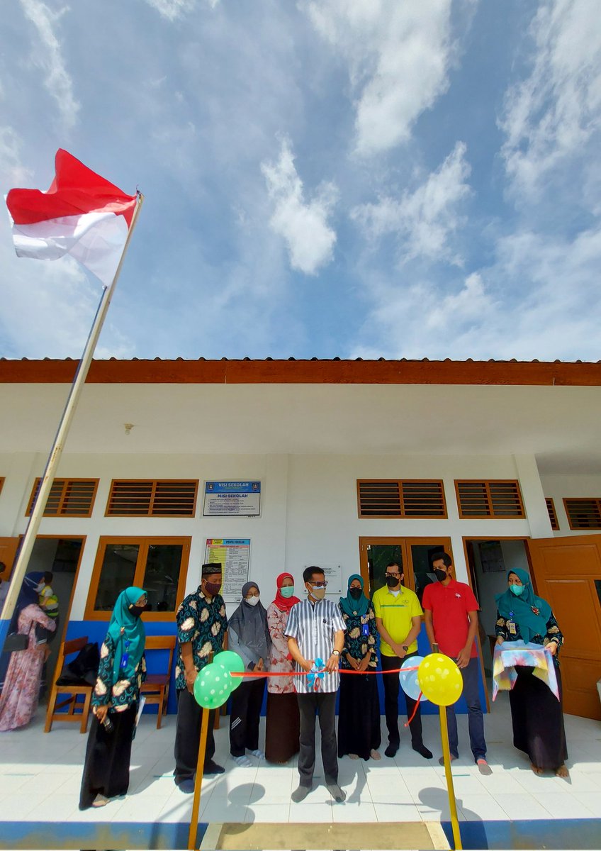 NusantaRun's tweet photo. #KabarProgram: Jumat (28,1/2022), Tim NusantaRun mengunjungi Program #KitaBangunSekolah NusantaRun Chapter 4 tahun 2016. 

Pada NusantaRun Chapter 4, ada 200 pelari yang berlari dari Cirebon ke Purwokerto sejauh 145 kilometer. 

#NusantaRunChapter4
#KitaBangunSekolah https://t.co/D2tSoUKKRD