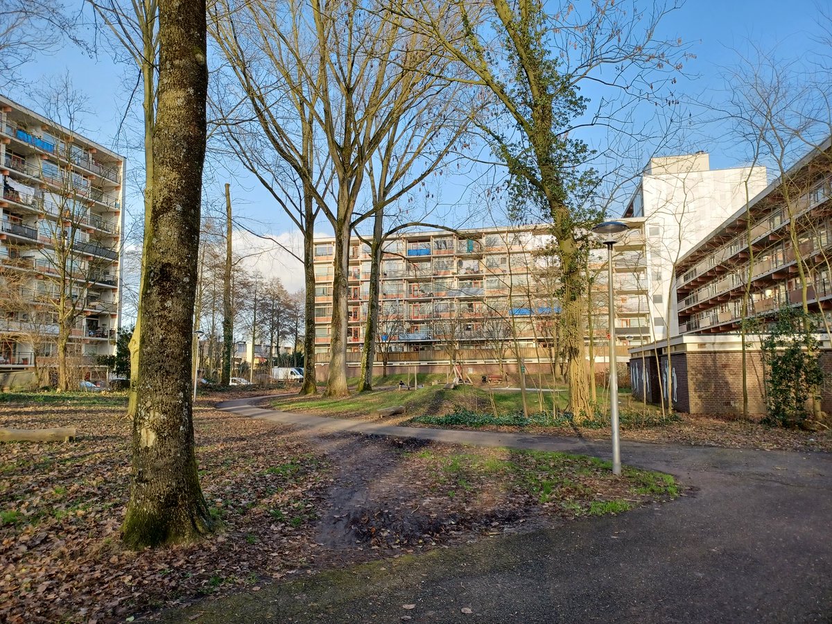 Beste <a href="/Stedin/">Stedin</a>, hebben jullie enig idee wanneer de storing in #Nijenheim 80 nummers #Zeist wordt opgelost? Bewoners zitten al ca 4 weken zonder verlichting.