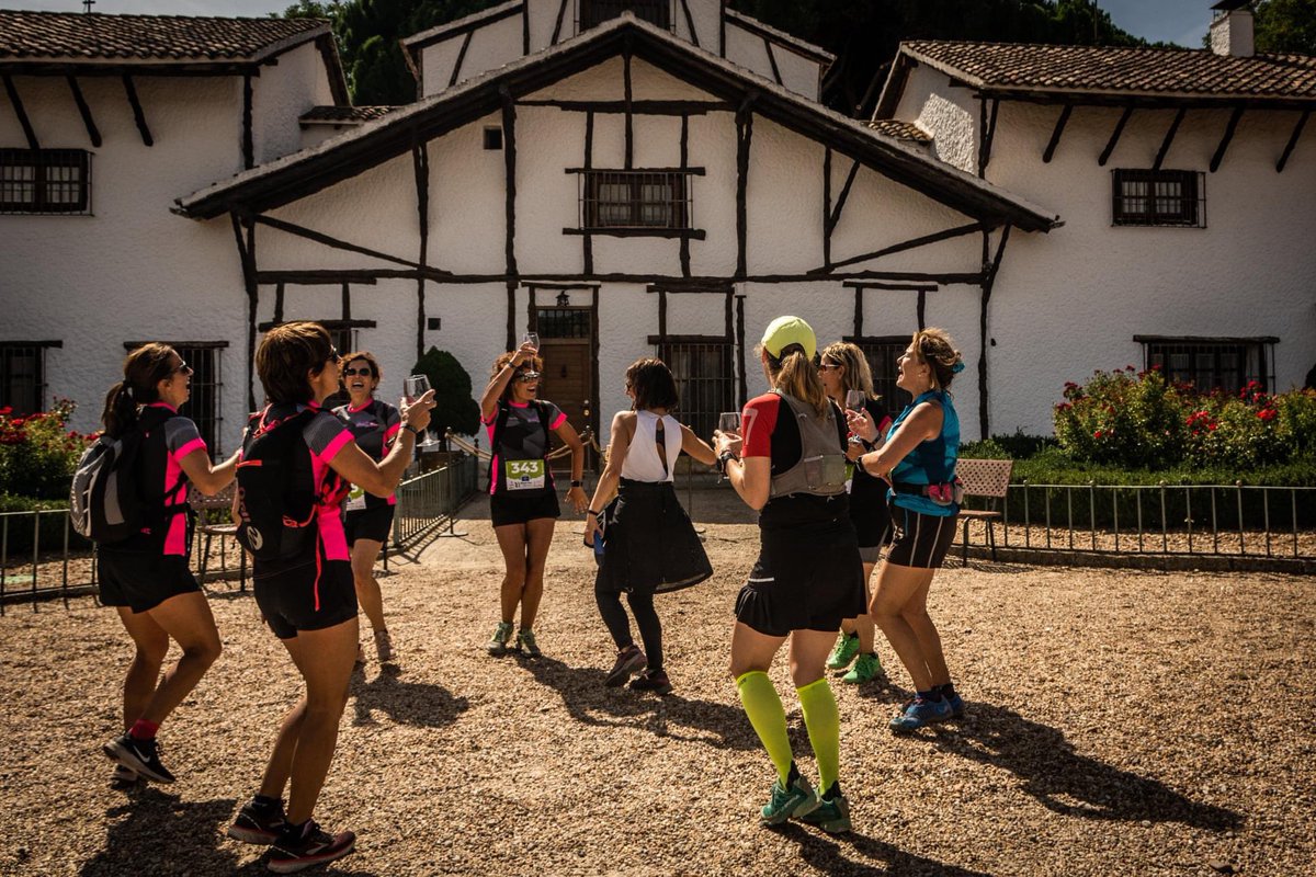 RiberaRun's tweet photo. 🕺🏼 Esta es la actitud. Que se note que es viernes 😀 Muy atentas/os a nuestras redes, pronto tendréis novedades 🙌🏼 ¿Quién tiene ganas de vivir #RiberaRunExperience en 2022? ⬇️⬇️
#DORibera #riberarun #peñafiel #valladolid #castillayleonesvida #enoturismo #winelover @CyLesVida https://t.co/jtuDkYPiWG