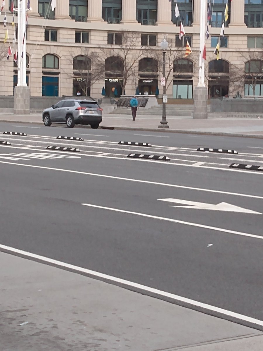 Shooter today on Penn Ave. &amp; 7th St. Washington, DC @ 9:30AM. Help us find him.