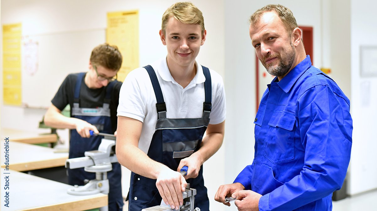 ihkzuleipzig's tweet photo. Die sächsischen Industrie- und Handelskammern (IHKs) ziehen eine positive #Bilanz für das Ausbildungsjahr 2021. Mit insgesamt 10.947 neuen Verträgen ist trotz anhaltender Pandemie ein Zuwachs an neuen Azubis zu verzeichnen. https://t.co/0gNGmnJCXa #Azubilife https://t.co/WYXdpJ1ZiG