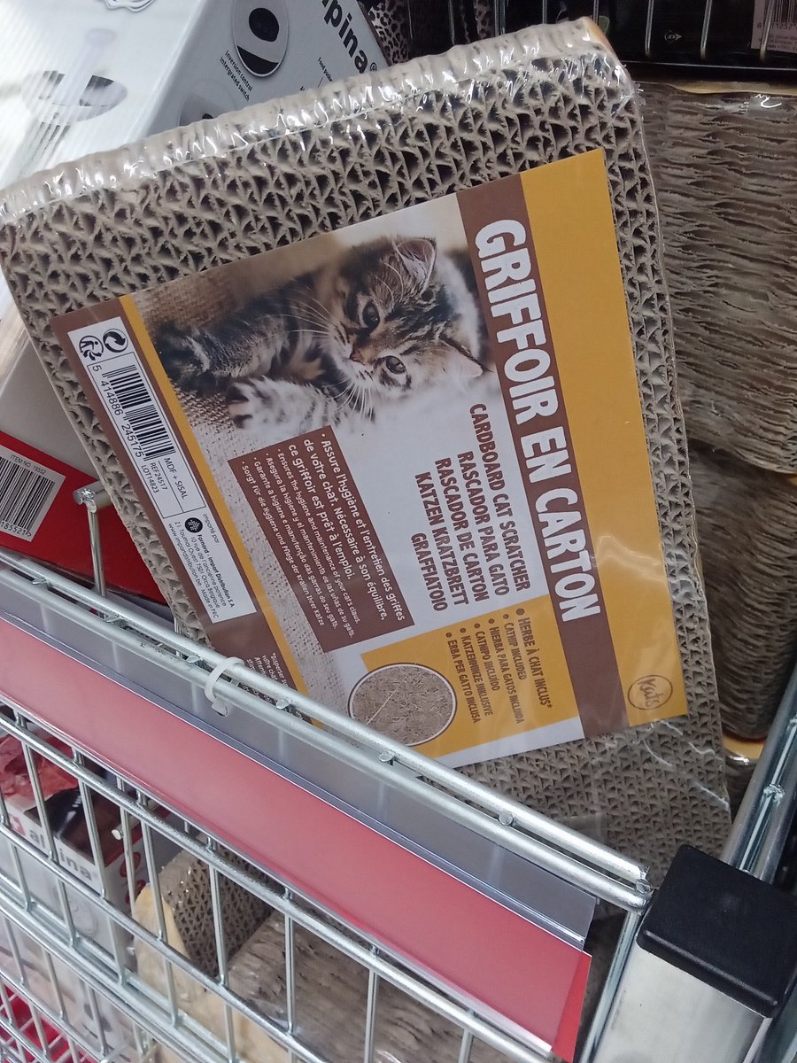 ObscurosD's tweet photo. Pour les personnes qui ont des félins à la maison. Regardez ce que je viens de trouver 👀

Le dessin de fromage m'achève 😂 #Grattoir #chat https://t.co/aHHGJccFBu